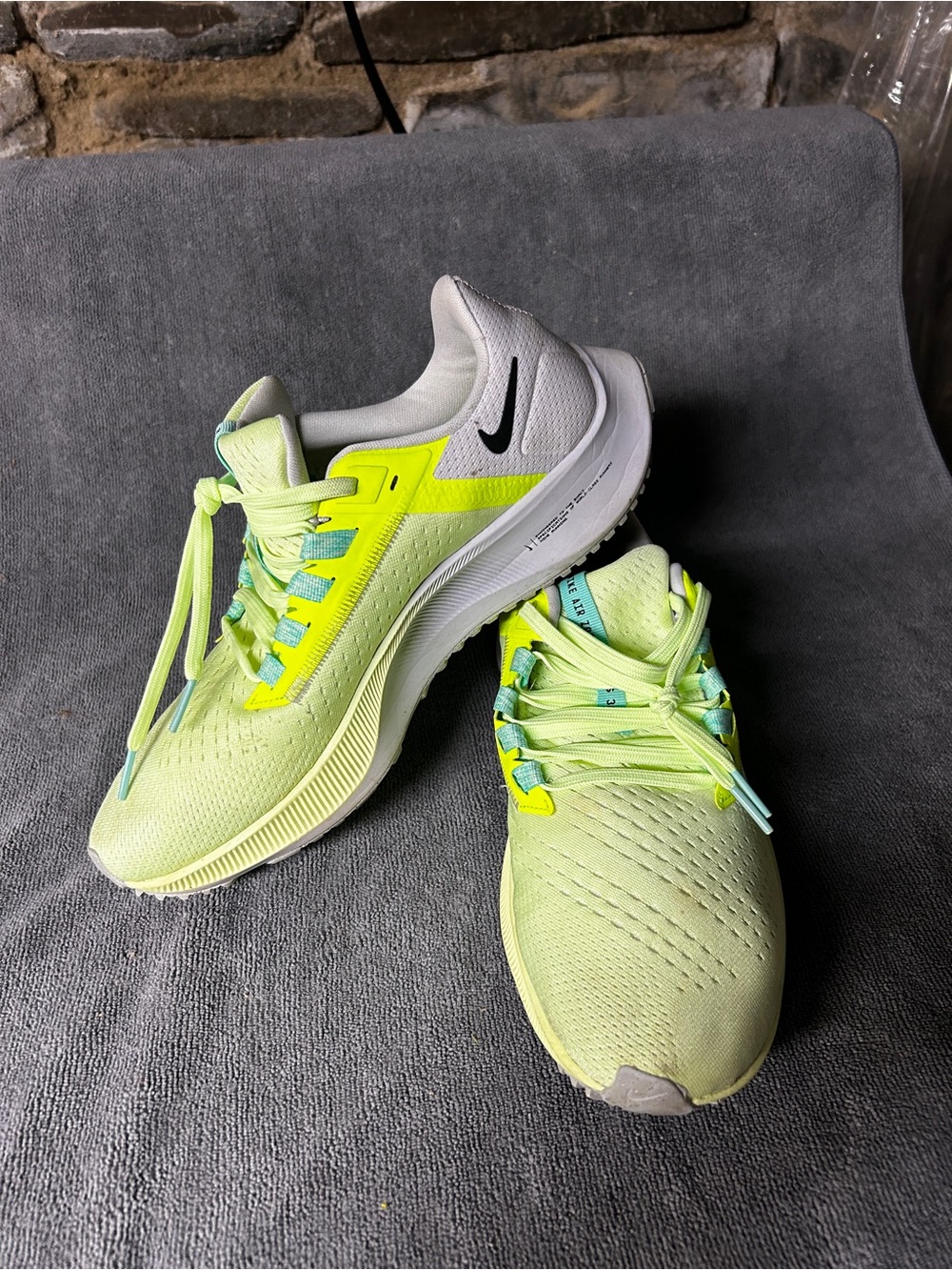 Nike Air Zoom Pegasus 38 Women’s Size 10 Volt Lime Running Shoes - Picture 2 of 12